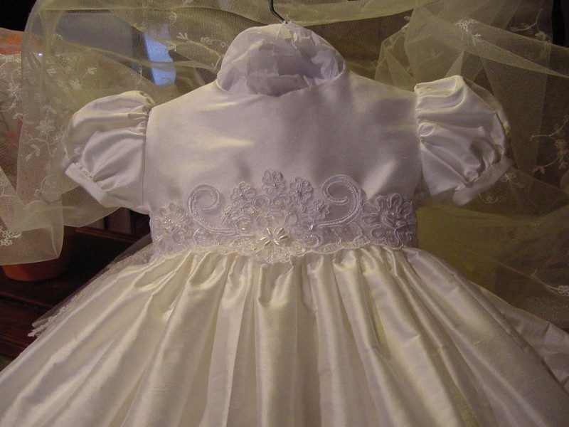 Hot Sale 2019 Lace Christening Gowns For Baby Girls Short Sleeve Applique Baptism Dresses Flower Girls Dress For Weddings With Bonnet