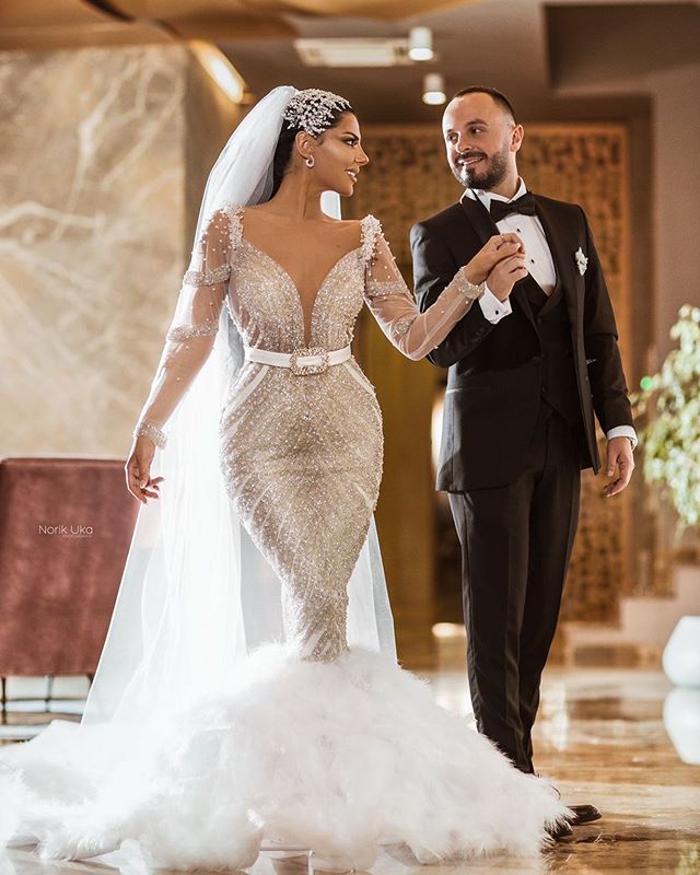 Luxury Sparkly Mermaid Wedding Dresses V Neck Sequins Beaded Feather Long Sleeves Bridal Gown Tiered Ruffles Sweep Train Vestidos De Novia