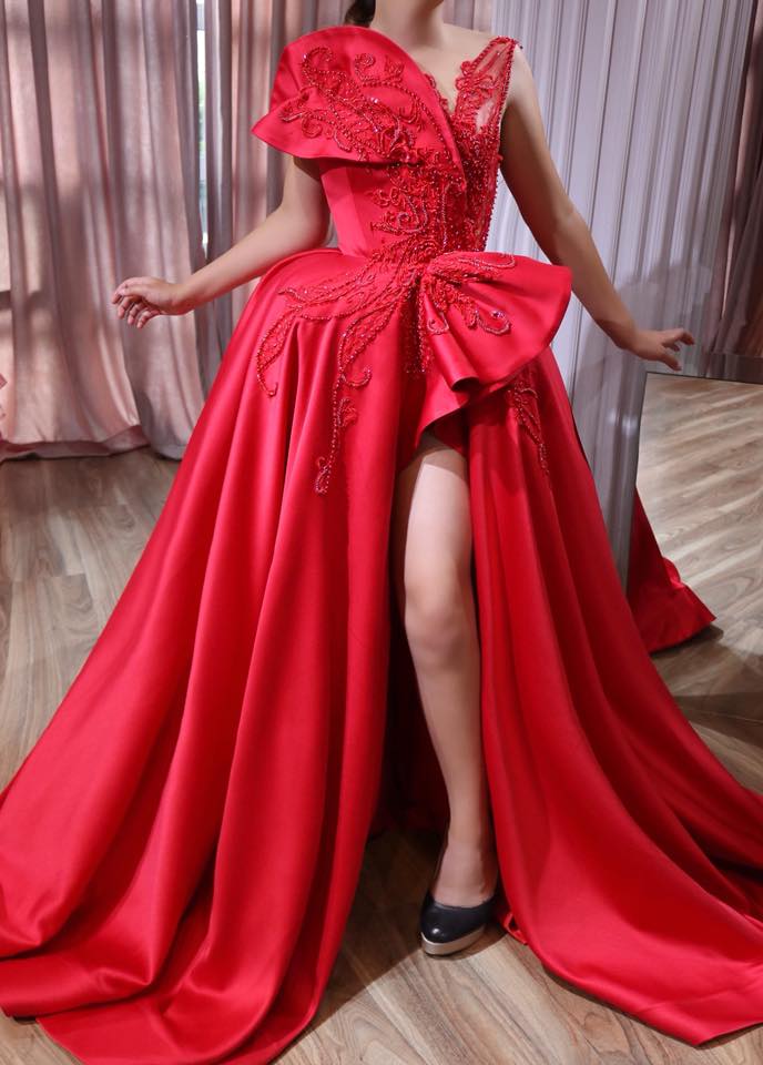 Red High Newest Side Split Prom Dresses Sheer Neck Peplum Beading Abric Dubai Party Gown Draped Skirt Satin Celebrity Dress 2019