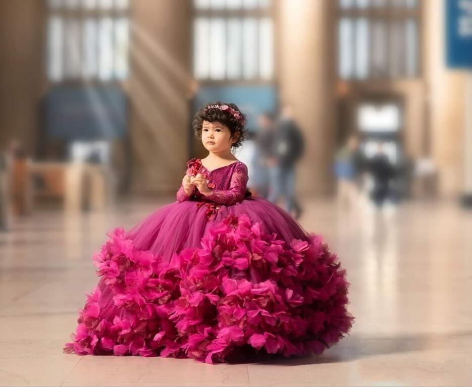2020 Lovely Ball Gown Girl's Pageant Dresses Lace Top Long Sleeves Tiered 3D Flowers Puffy Tulle Birthday Prom Gowns Kids Formal Wear