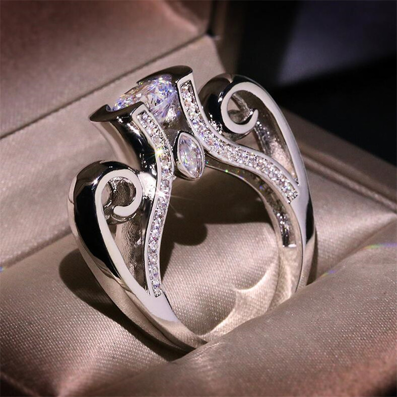 Sparkling Luxury Jewelry 925 Sterling Silver Round Cut White Topaz CZ Mozan Diamond Gemstones Women Wedding Crown Band Ring Gift For Lover's