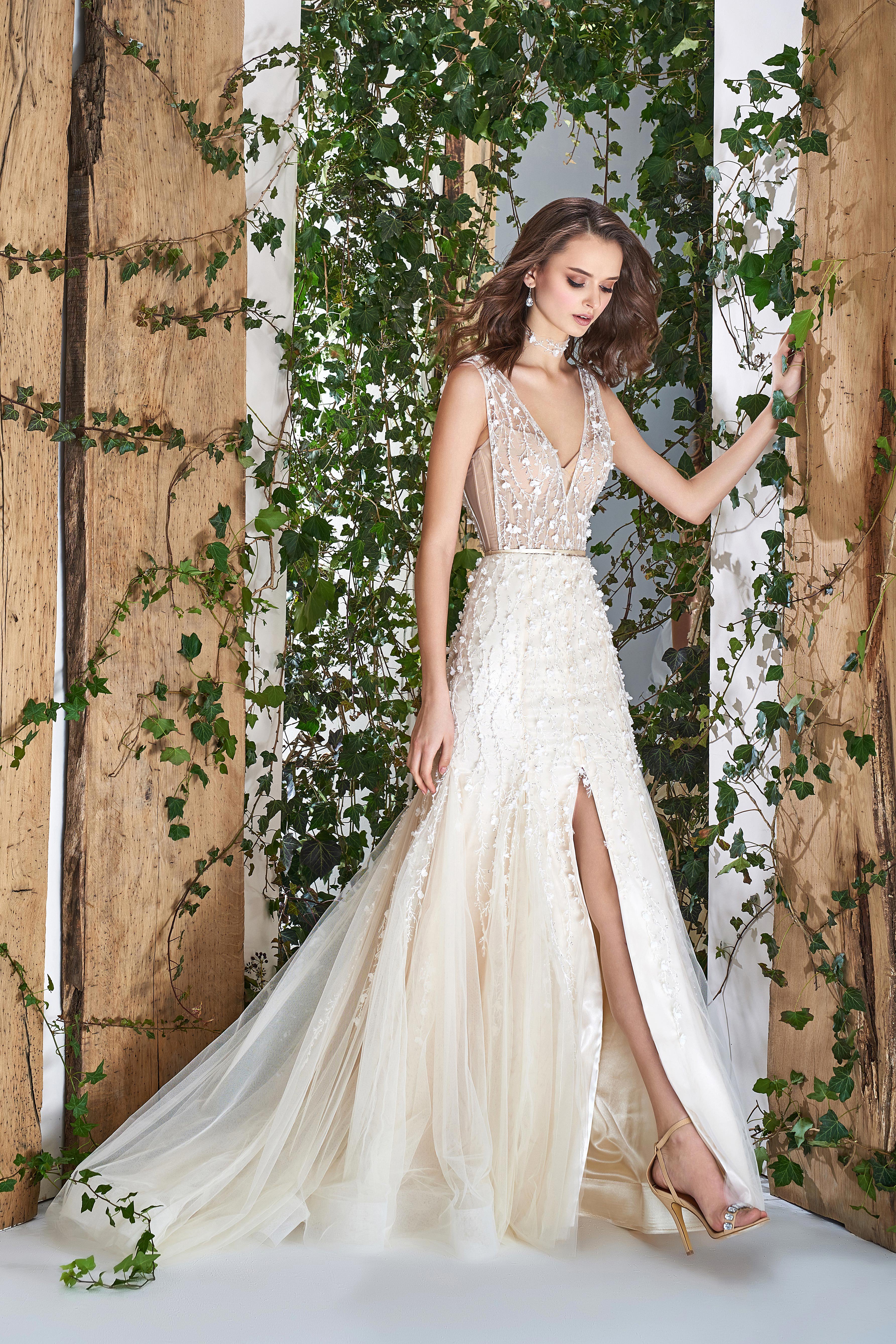 Light Champagne Dresses V Neck Lace 3D ral Appliqued Side Split Mermaid Wedding Dress Sweep Train Custom Beach Bridal Gowns