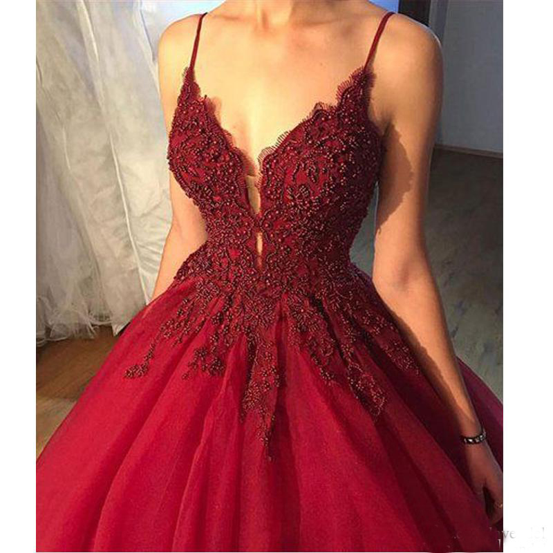 2018 New Tulle Beaded Red Quinceanera Dresses V Neck Sweet 16 Dress Ball Gown Prom Dresses