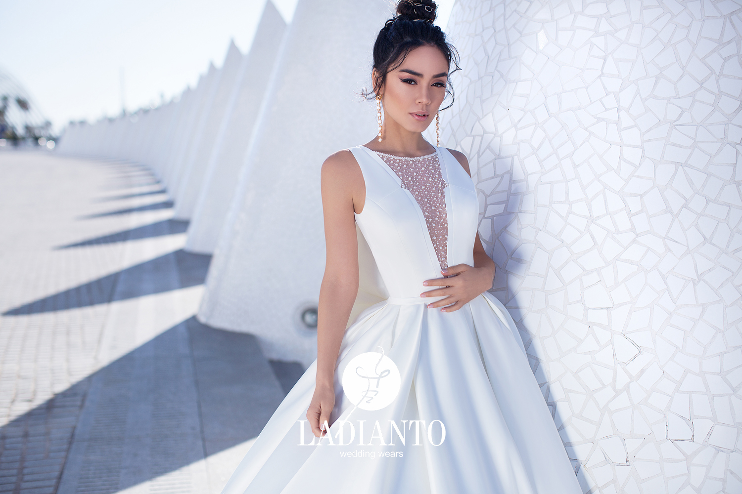 2019 Elegant Satin Wedding Dresses A Line Sweep Train Jewel Neck Tulle Bow Beach Wedding Dress Custom Plus Size Boho Bridal Gowns