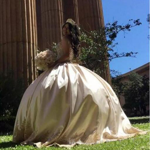 Beautiful Sweetheart Ball Gown Prom Dresses Appliques Beaded Satin Plus Size Sweet 16 Dresses Sexy Backless Quinceanera Dresses Party Gowns