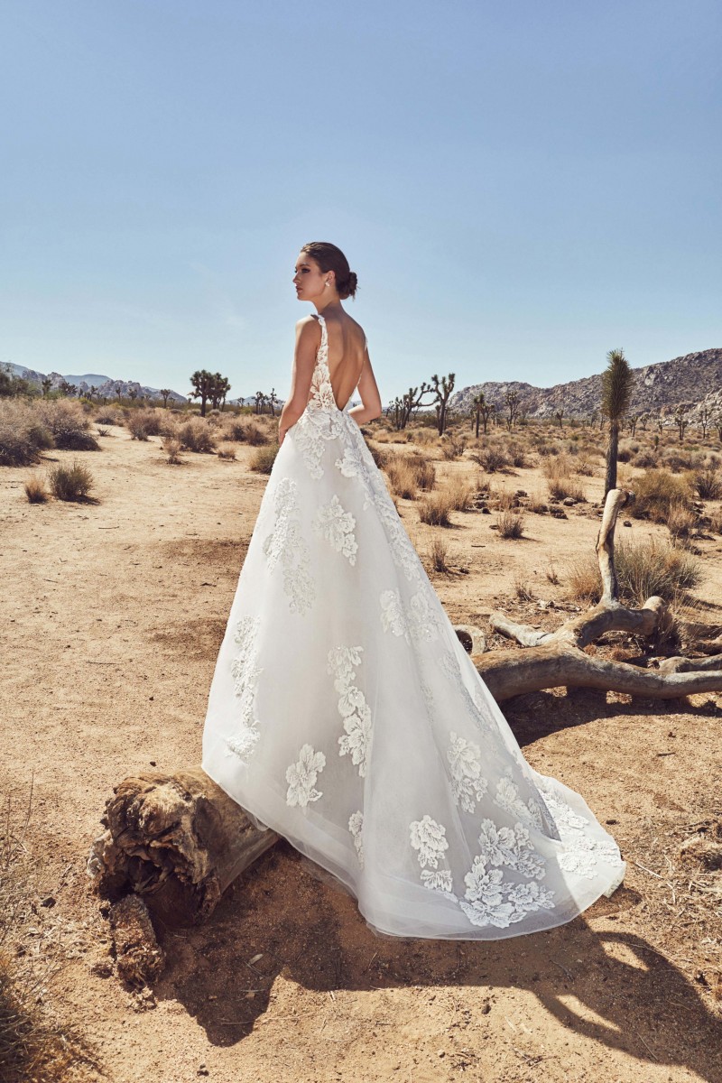 Calla Blanche 2019 A Line Wedding Dresses V Neck Flower Lace Beads Backless Sweep Train Bridal Gowns Beach Plus Size Vestido De Novia