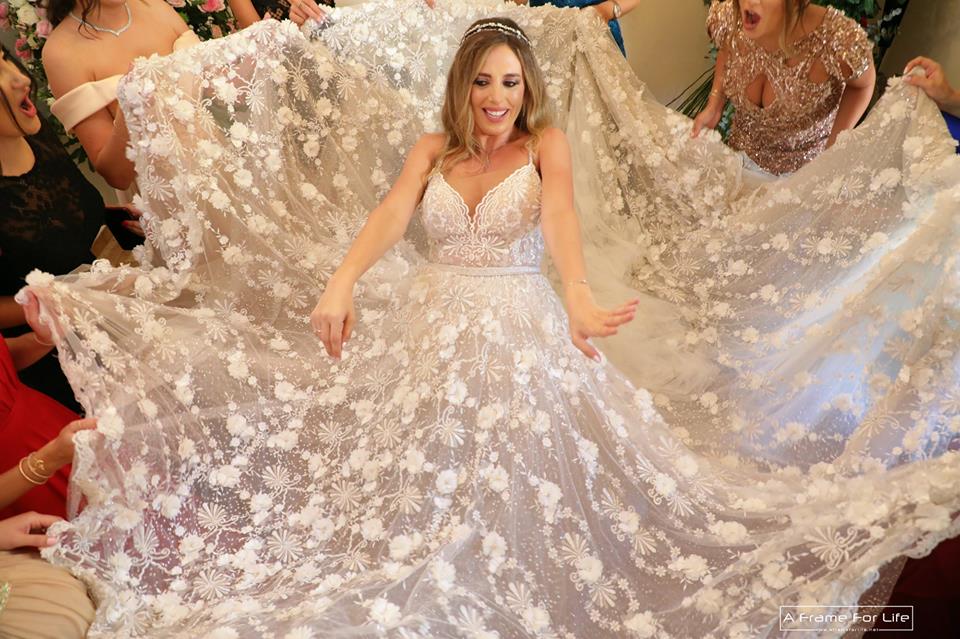 Berta 2019 Wedding Dresses 3D Floral Appliqued Lace Beads Bridal Gowns Zuhair Murad Sapghetti V Neck A Line Beach Wedding Gowns