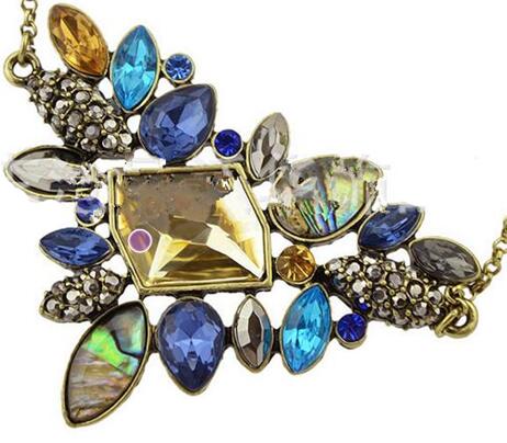 Fashion Colorful Rhinestone Boho Necklace for Women Antique Gold Plated Vintage Nature Stone Necklace Statement Jewelry for Lady Gift