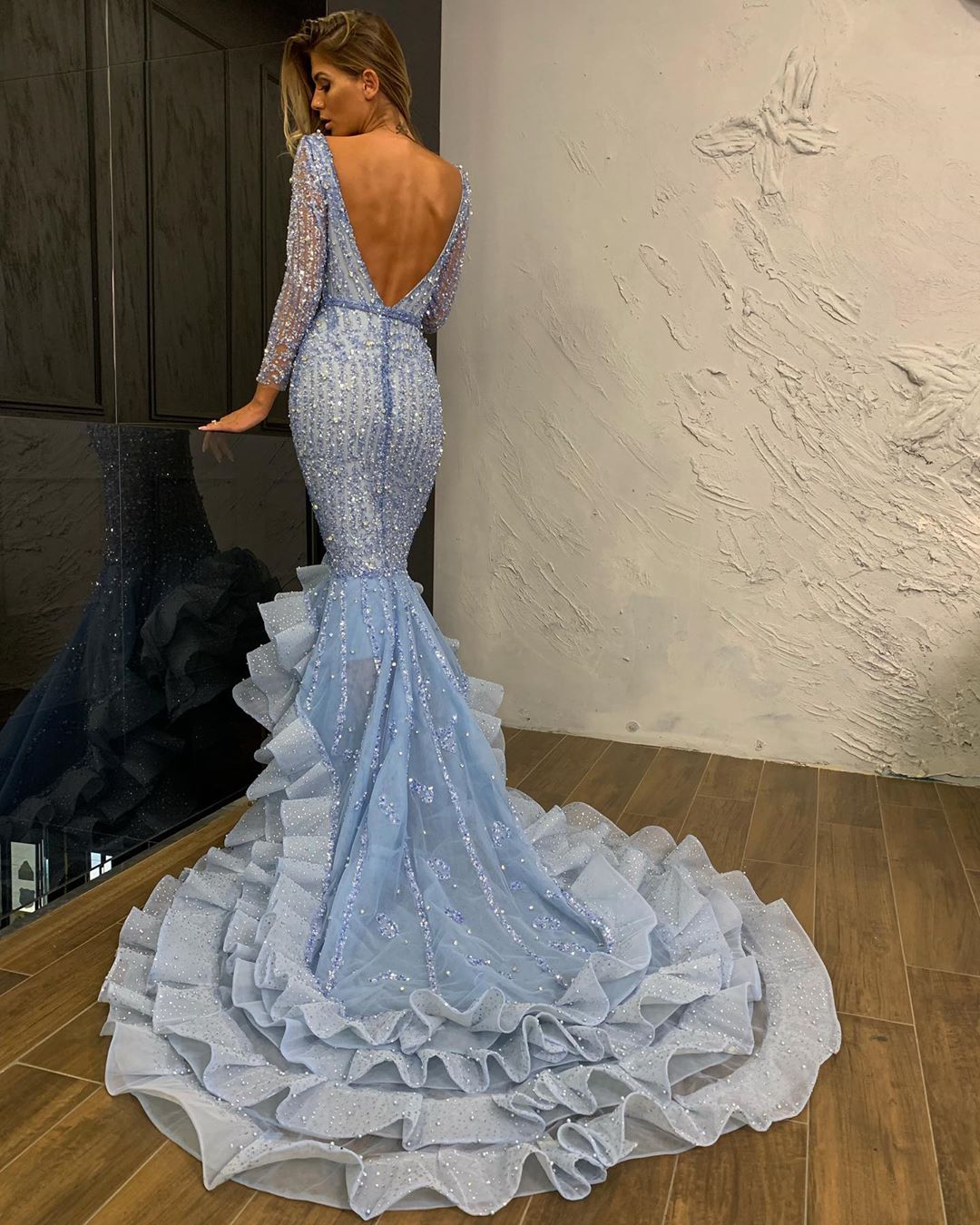 2020 Mermaid Evening Dresses Scoop Neck Crystal Beaded Sequins Long Sleeves Prom Dress Backless Ruffle Tiers Sweep Train Formal Party Gown