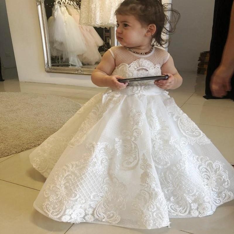 Lovely Flower Girls Dresses For Wedding Ivory White Lace Appliques Sweep Train Sleeveless Floor Length Children Kids Party Commun Gowns Jewel Neck