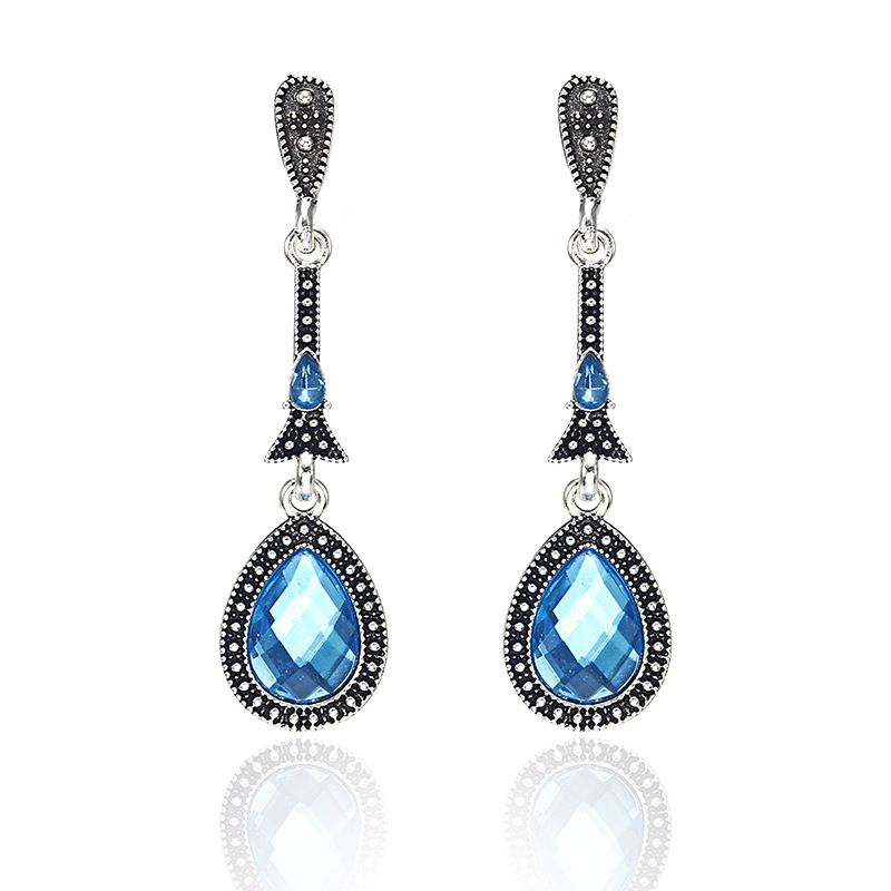 Fashion Women cross-border jewelry popular minimalist new famous family wind alloy blue zircon earrings retro old earrings
Fashion Women cross-border jewelry popular minimalist new famous family wind alloy blue zircon earrings retro old earrings
