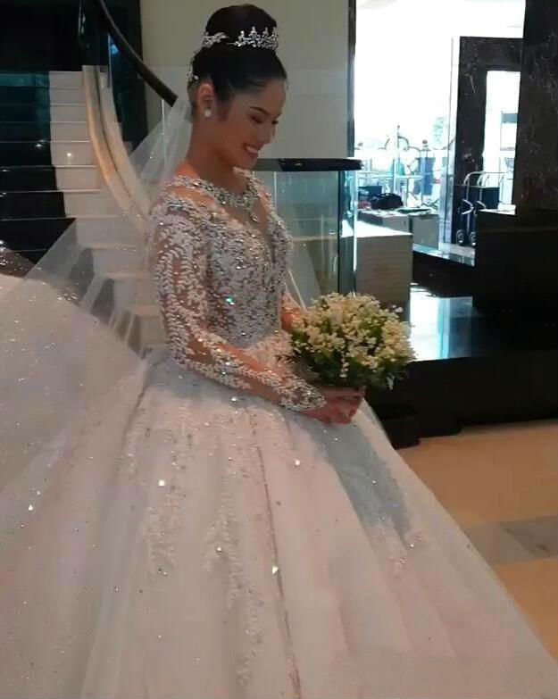 Modest Plus Size Wedding Dresses Arabic Long Sleeve Lace Applique Crystals Beaded Puffy Tulle Ball Gown Vintage Wedding Dress