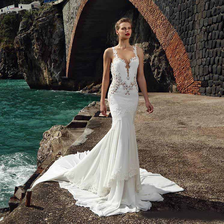 Alluring Lace Beach Mermaid Wedding Dresses Plunging Neck Backless Bridal Gowns Sweep Train Chiffon Appliques Trumpet Bohemia Wedding Dress
