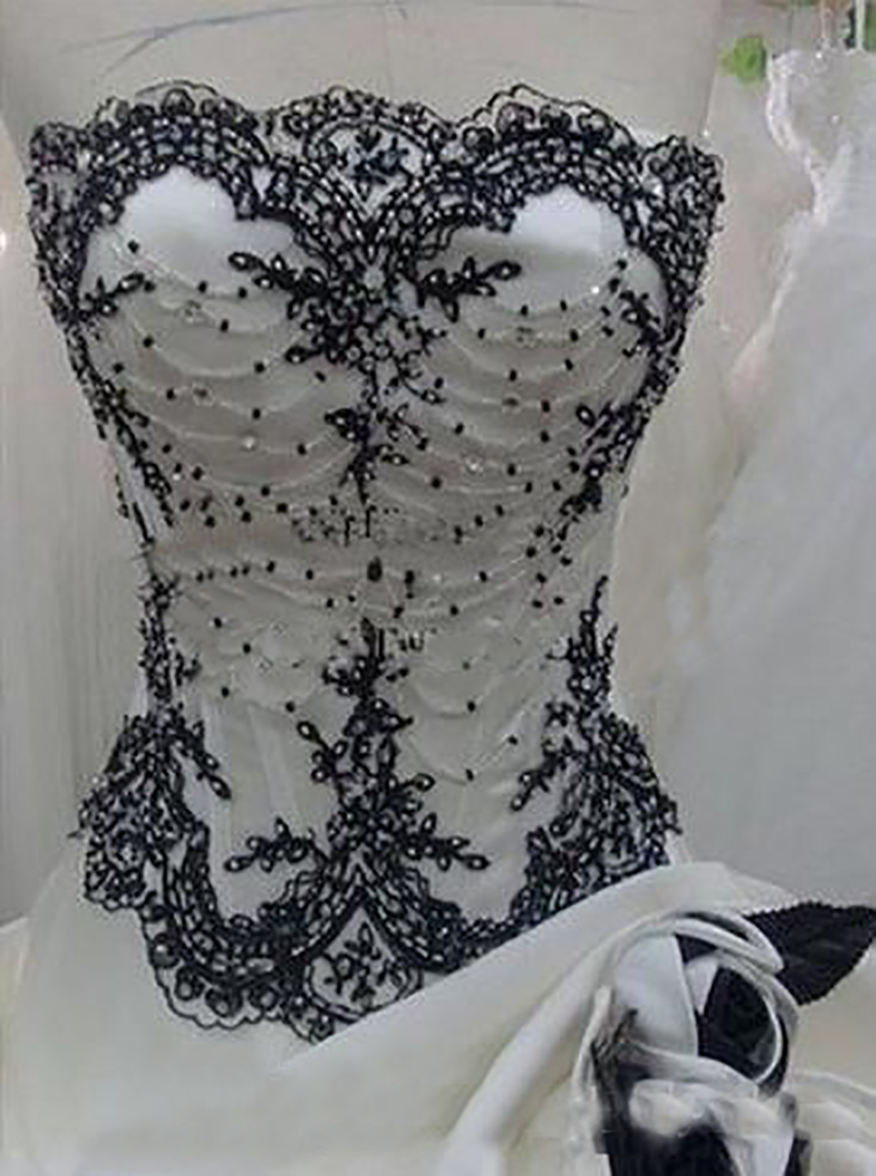 Vintage White and Black Wedding Dresses Ball Gown Strapless Beadings wers Satin Long Bridal Gowns Lace up Back Custom Made