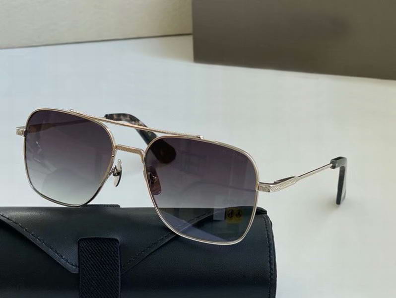 Men Square Sunglasses 111 SilverBrushed Frame With Grey Gradient Lens Fashion Sunglasses shades Sun Mask New with case
Men Square Sunglasses 111 SilverBrushed Frame With Grey Gradient Lens Fashion Sunglasses shades Sun Mask New with case