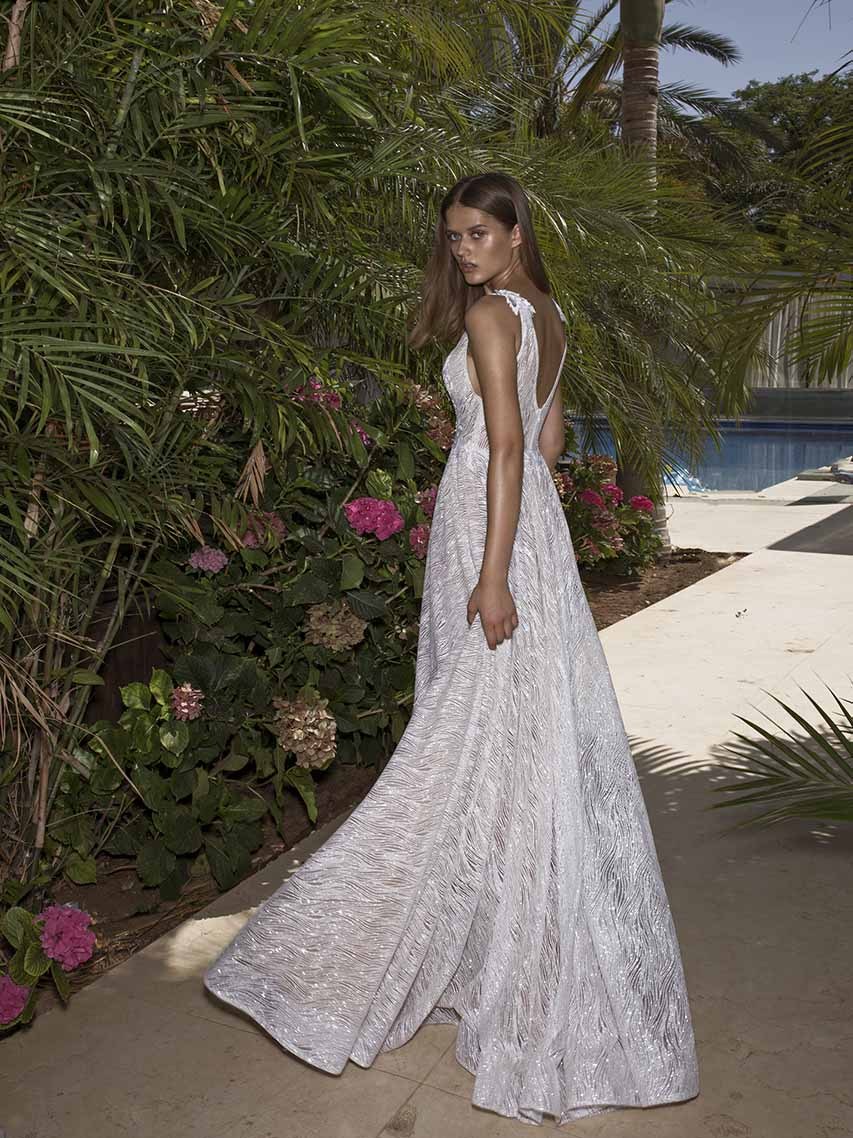 2020 Bohemian Bridal Dresses V Neck Lace Appliqued Sequins Wedding Dress Backless Ruffle Sweep Train Custom Made Robes De Mariée