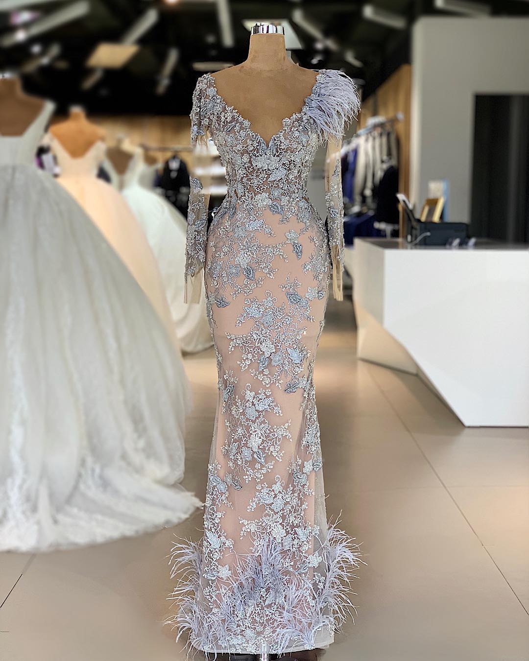 Charming Beaded Lace Mermaid Evening Dresses Deep V Neck Feather Long Sleeves Prom Gowns or Length Appliqued Formal Dress