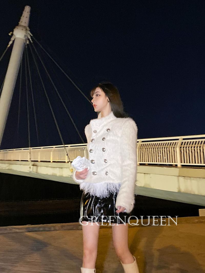 New design womens stand collar white color double breasted long sleeve slim waist bottom feather patchwork short coat jacket faux fur top