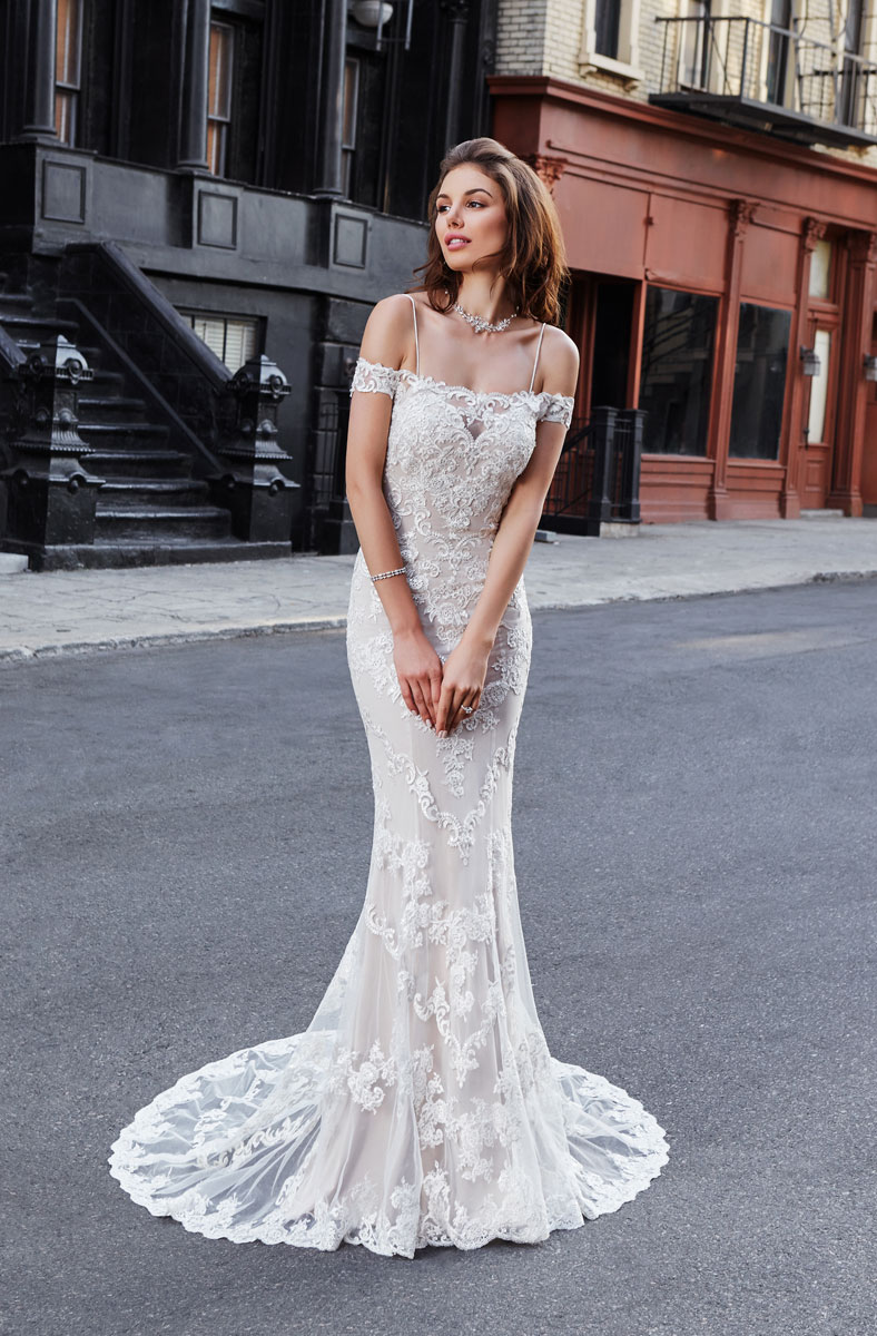 Lace Stunning Mermaid Wedding Dresses Off The Shoulder Bridal Gowns Sweep Train Trumpet Sheer Buttons Back Robe De Marie