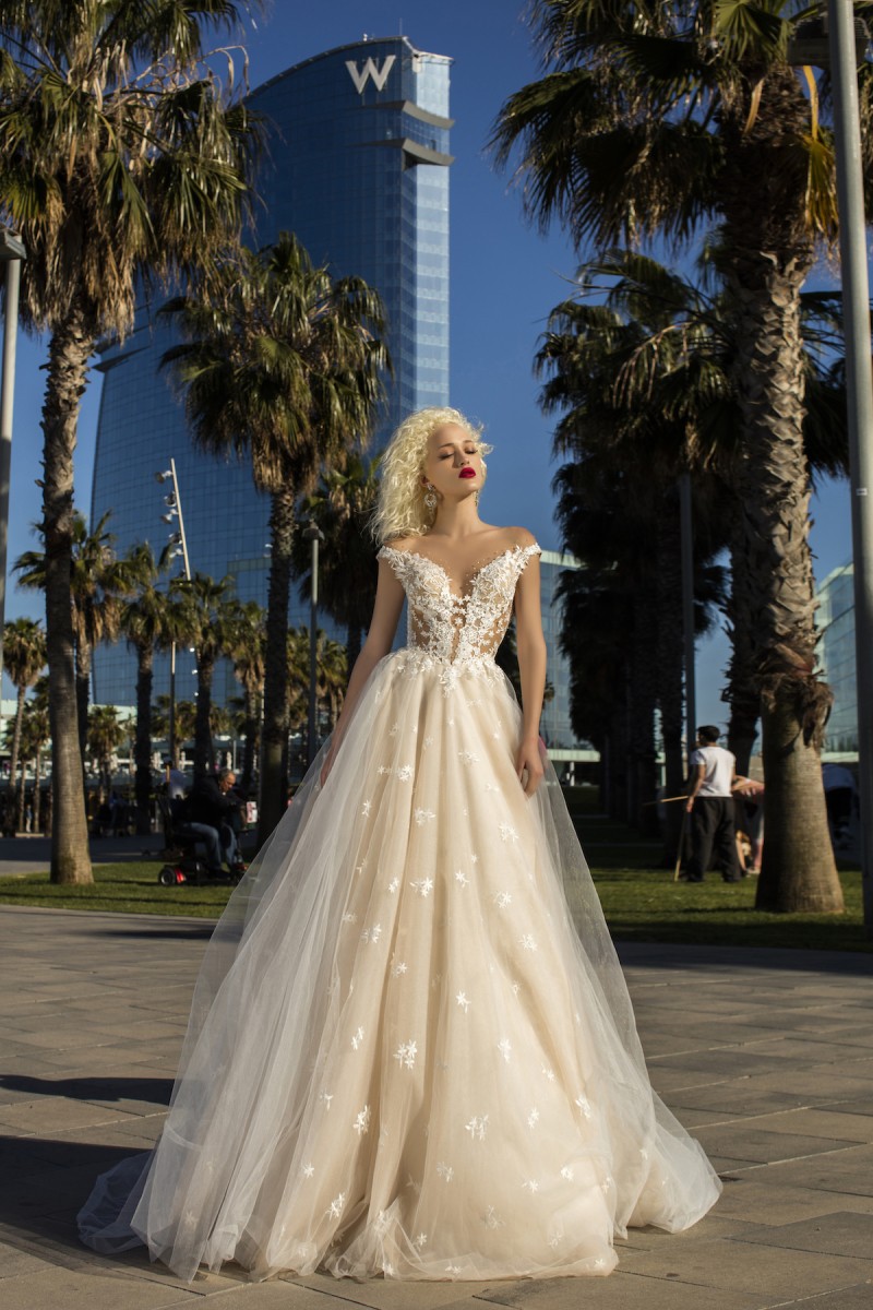 Daria Karlozi Plus Size Wedding Dresses Off Shoulder Lace Appliqued Tulle Bridal Gowns Dubai Arabic Backless Beach Wedding Dress