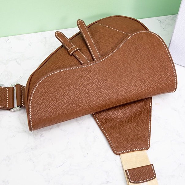 New Retro Saddle Handbag Insert Buckle Genuine Leather Bag Shoulder Messenger Bag Flap Crossbody Bag Strap Shoulder Handbag
New Retro Saddle Handbag Insert Buckle Genuine Leather Bag Shoulder Messenger Bag Flap Crossbody Bag Strap Shoulder Handbag