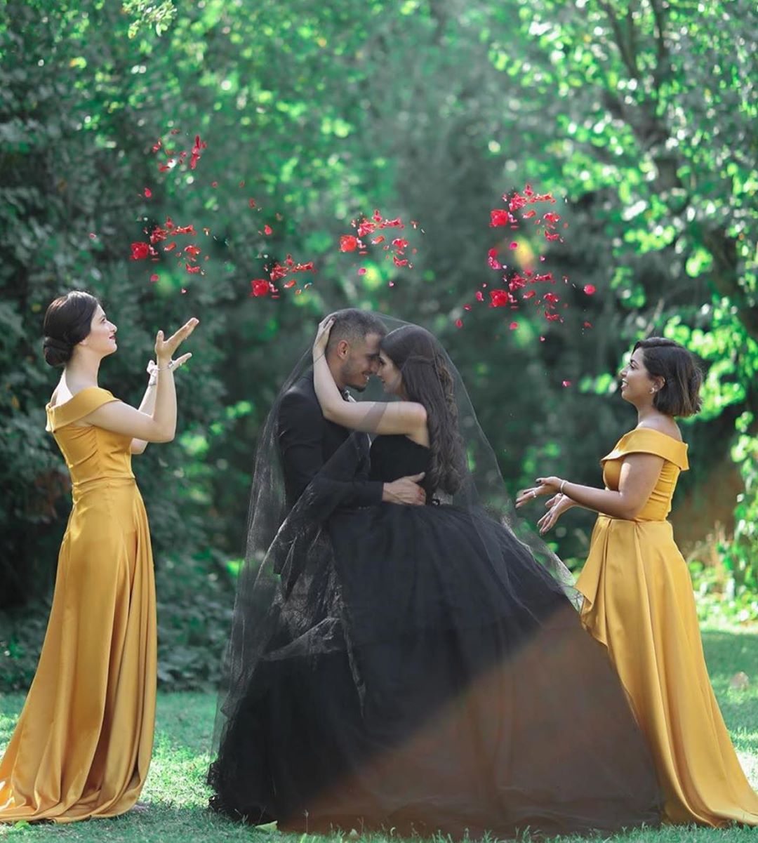 Gothic Black Ball Gown Spaghetti Sleeveless Tulle Wedding Dresses Wedding Gowns Sweep Train Bridal Gowns