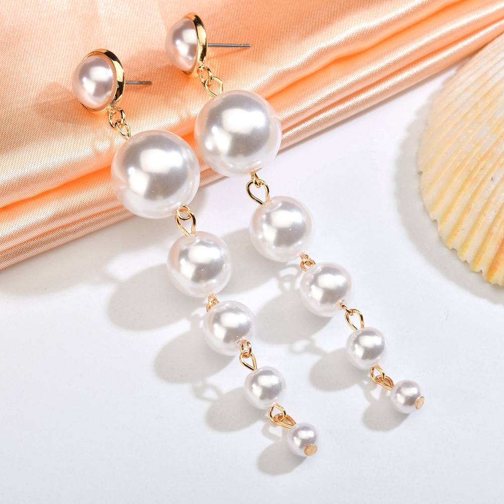 Imitation pearl earrings, female banquet dress, fashion matching, elegant atmosphere