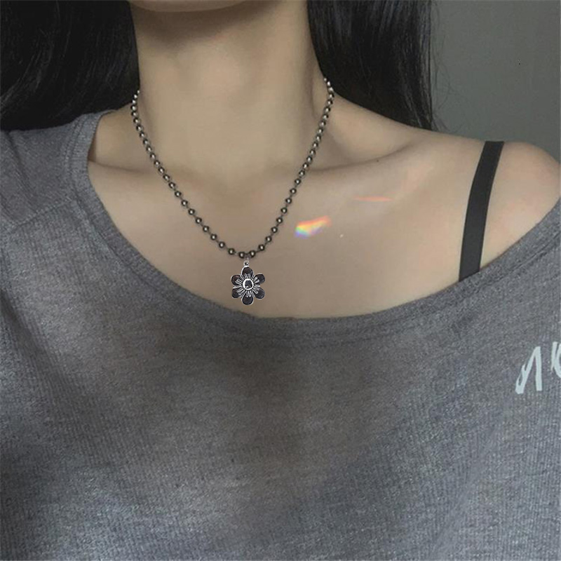 Pendant Necklaces Ins Chic Harajuku Kawaii Choker Stainless Steel Flower Beads Necklace Women Men Egirl Gothic Colar Streetwear Jewelry
Pendant Necklaces Ins Chic Harajuku Kawaii Choker Stainless Steel Flower Beads Necklace Women Men Egirl Gothic Colar Streetwear Jewelry