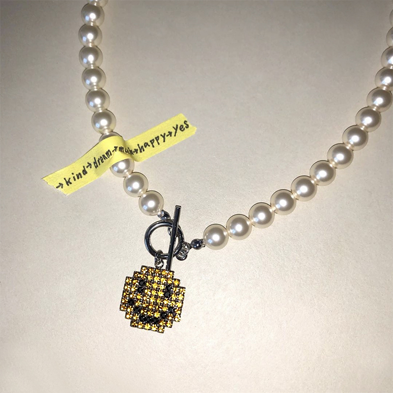 simple personality design crystal smiling face pearl ot buckle short necklace chock chain girl necklace, Silver
simple personality design crystal smiling face pearl ot buckle short necklace chock chain girl necklace, Silver