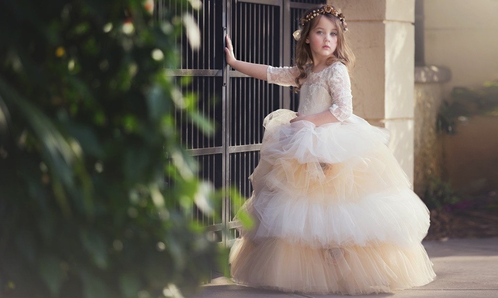2019 Lace Flower Girl Dresses Jewel Neck Hand Made Flower First Communion Gowns Half Long Sleeves Ball Gown Girls Pageant Dresses