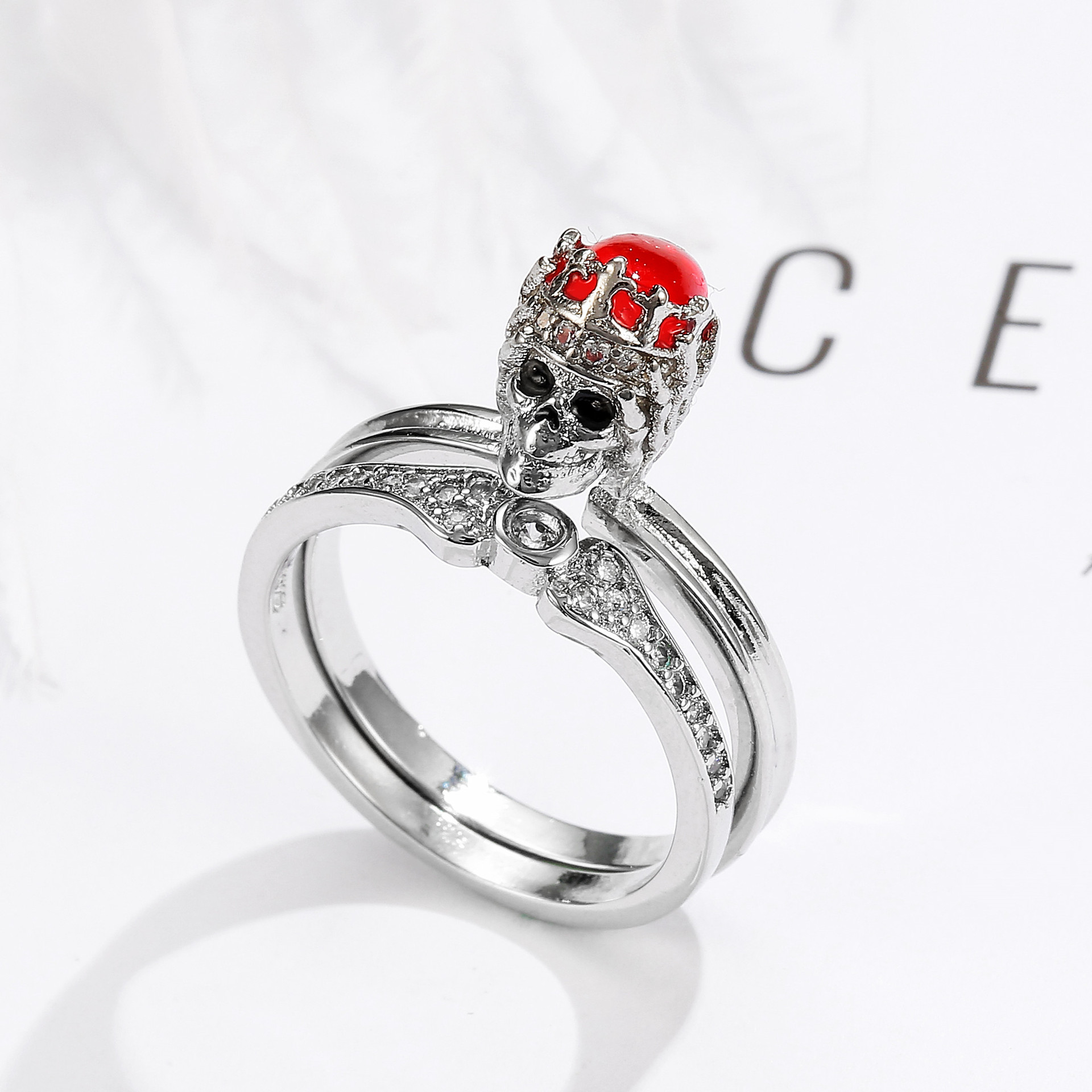 European New Fashion Creative Skeleton Red stone Zircon Ring Punk Crown Skull Finger Ring Party Jewelry for Women Size 6-10 anel
European New Fashion Creative Skeleton Red stone Zircon Ring Punk Crown Skull Finger Ring Party Jewelry for Women Size 6-10 anel