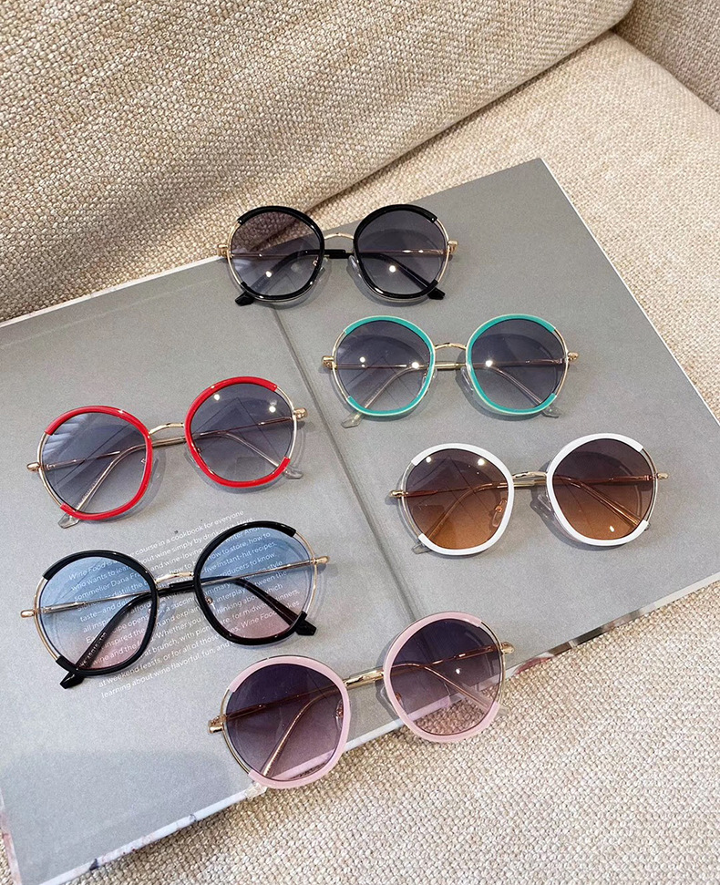 Fashon new Girls Boys Sunglasses kids Round Metal framSunglasses Children Sun Glasses Baby Vintage Eyeglasses Children Beach Sunblock A2533
Fashon new Girls Boys Sunglasses kids Round Metal framSunglasses Children Sun Glasses Baby Vintage Eyeglasses Children Beach Sunblock A2533