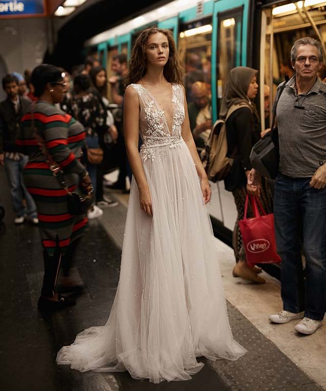 Liz Martinez A Line Beach Wedding Dresses 2020 Lace Applique Pearls Bohemian Bridal Gowns Sheer Jewel Neck Backless Plus Size Wedding Dress