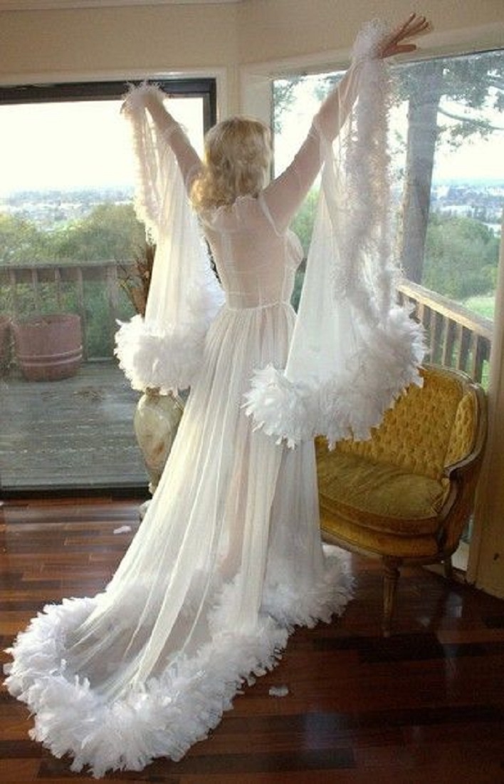 White Wedding Robes Sweetheart Long Sleeve Chiffon Appliqued Illusion Bathrobe Formal Night Gown For Women Court Train Custom Made Sleepwear
