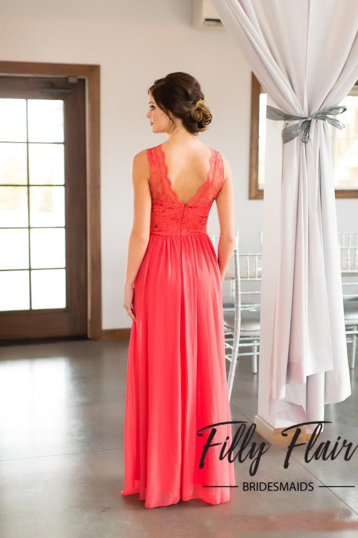 New Country Navy Blue Bridesmaid Dresses Cheap Beach Beach Chiffon Lace Sheer Long Pregnant Maid of Honor Party Gowns