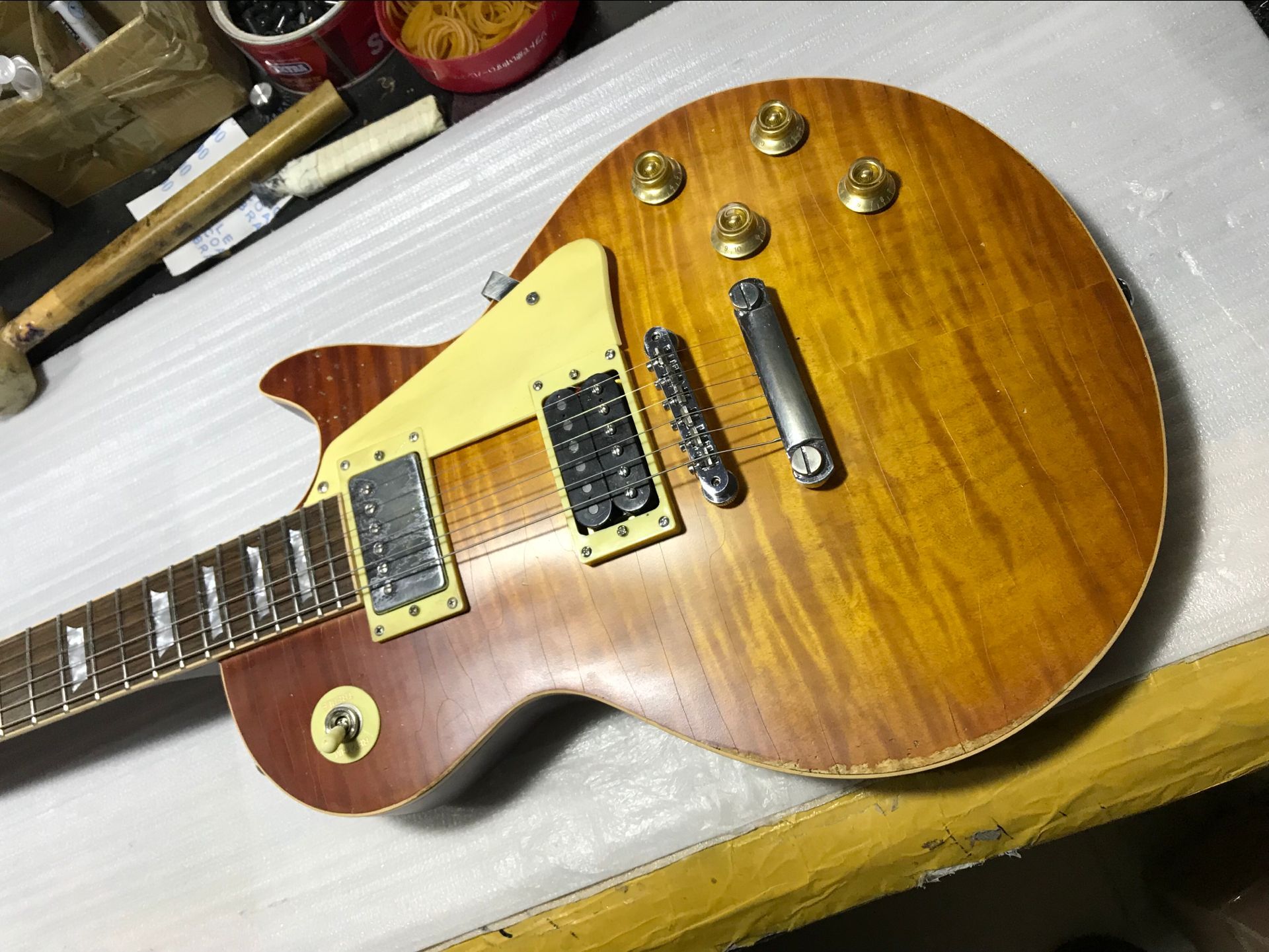 1959 Led Zeppelin Jimmy Page #7 Tom Murphy Aged Heavey Relic Electric Guitar One Piece Body & Neck, Little Pin ABR-1 Bridge, Gold Tuners
1959 Led Zeppelin Jimmy Page #7 Tom Murphy Aged Heavey Relic Electric Guitar One Piece Body & Neck, Little Pin ABR-1 Bridge, Gold Tuners