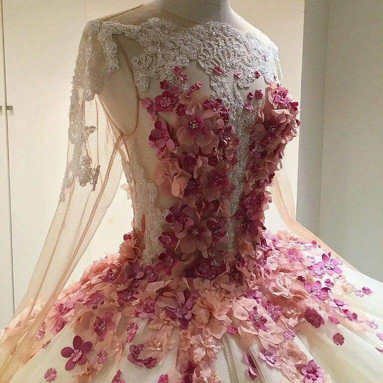 Custom Made Vintage Prom Dresses Long Sleeve Lace 3D Floral Appliques Beaded Ball Gown Tiered Skirts Formal Evening Party Dresses