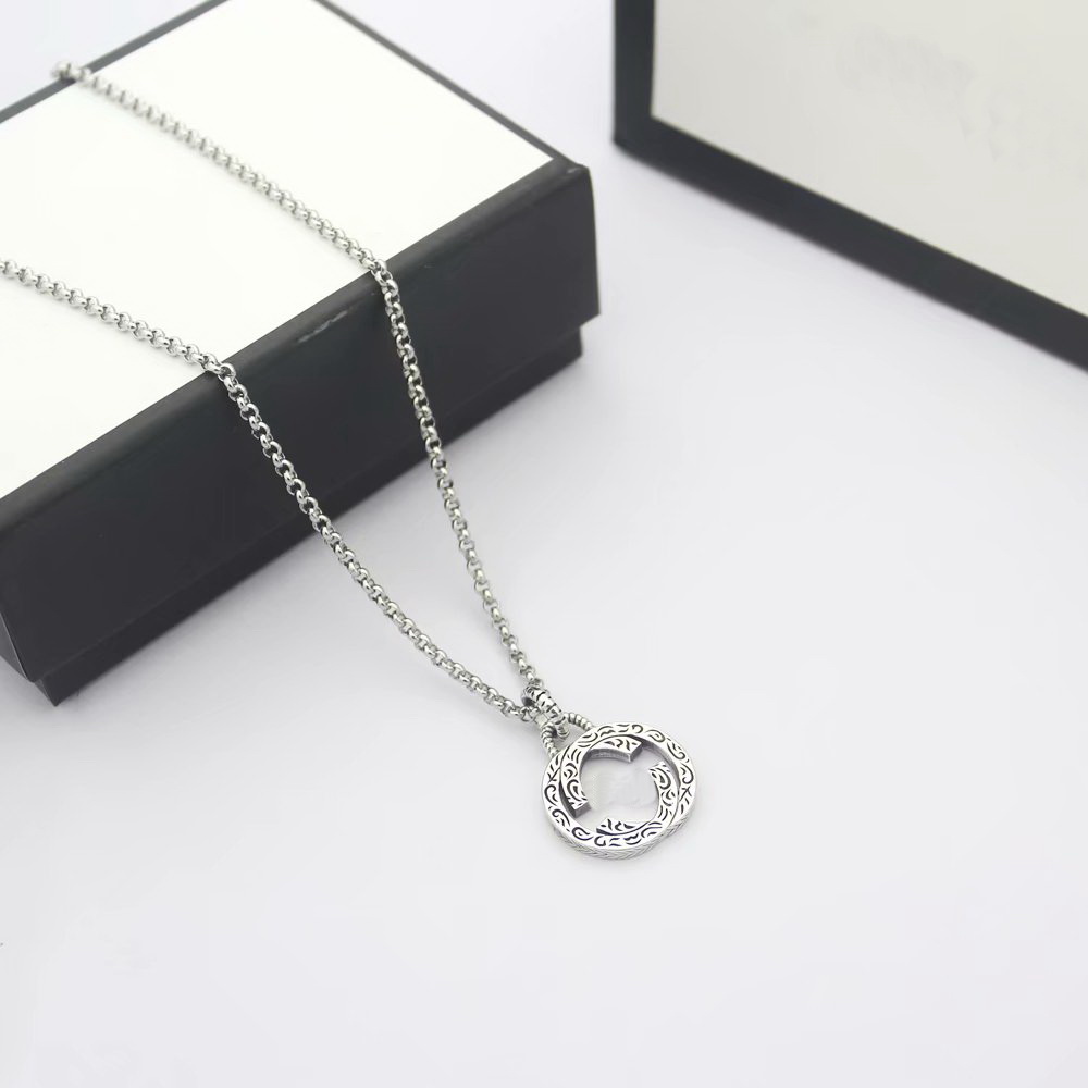 Europe America Retro Style Men Lady Women Brass Silver Plated Lovers Long Necklace With Hollow Out Engraved Pattern G Letter Pendant
Europe America Retro Style Men Lady Women Brass Silver Plated Lovers Long Necklace With Hollow Out Engraved Pattern G Letter Pendant