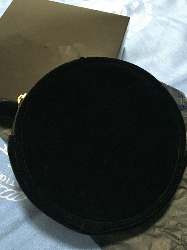 Black Velvet makeup bag beauty cosmetic case party makeup organizer bag elegant toiletry clutch bag
Black Velvet makeup bag beauty cosmetic case party makeup organizer bag elegant toiletry clutch bag