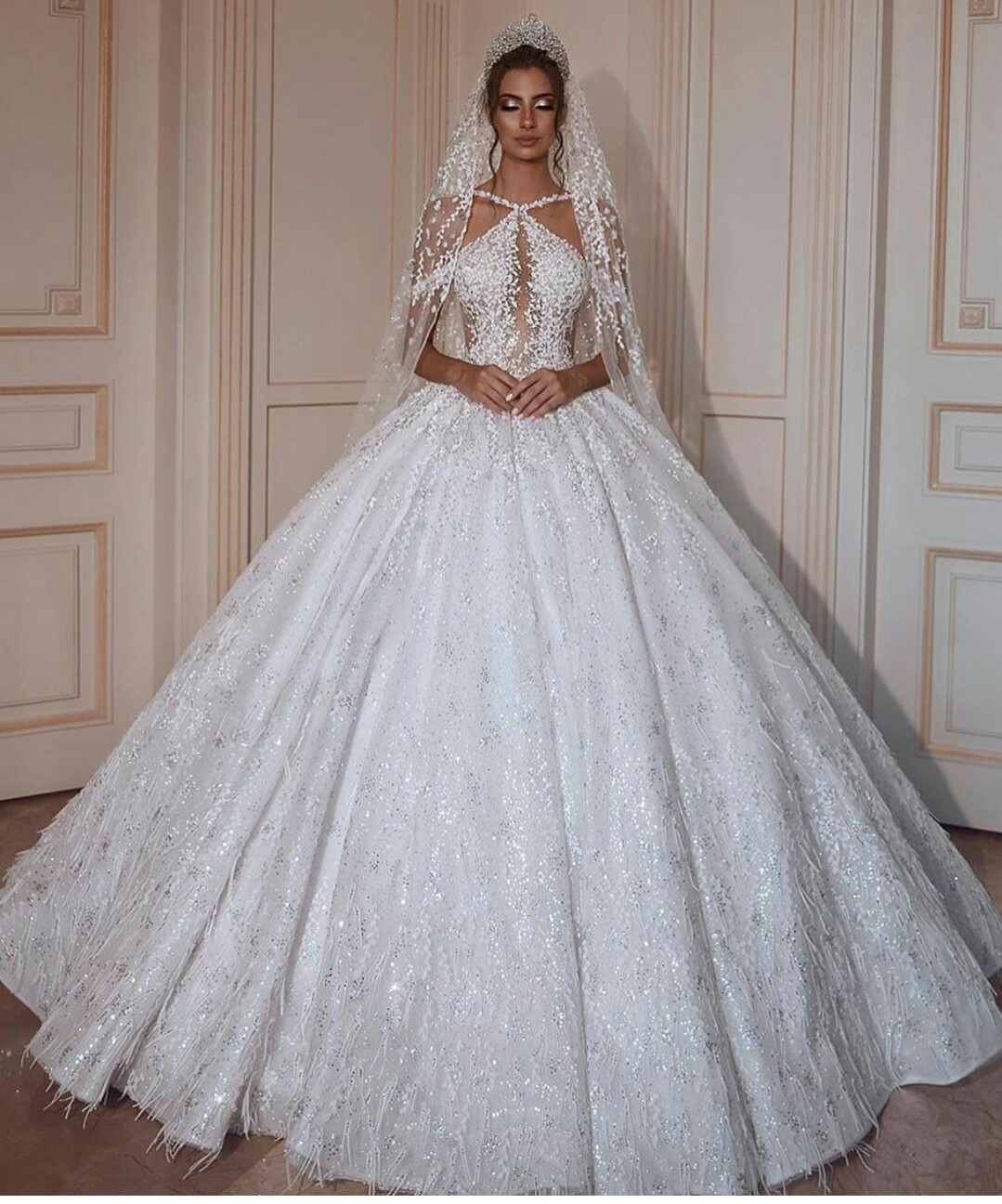 luxury ball gown wedding dresses spaghetti strap sleeveless beaded appliqued sequins bridal gown ruffle sweep train robes de marie