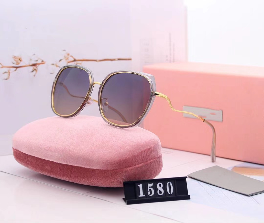 Hot 2020 New Fashion Vintage Driving Sunglasses Men Outdoor Sports Designer Luxury Famous women Sunglasses Sun Glasses With Cases Box, White;black
Hot 2020 New Fashion Vintage Driving Sunglasses Men Outdoor Sports Designer Luxury Famous women Sunglasses Sun Glasses With Cases Box, White;black