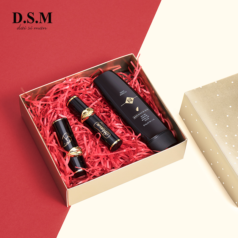 D.S.M Three Piece Goddess Christmas New year Ladies Gift Box Firework Carstick Lipstick Charming Lip Gloss BB Foundation
D.S.M Three Piece Goddess Christmas New year Ladies Gift Box Firework Carstick Lipstick Charming Lip Gloss BB Foundation