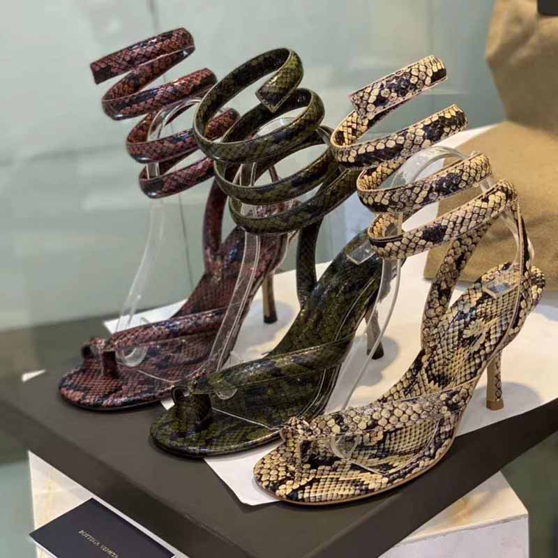 2021 luxury sandal shoes designer style python printed calf leather flip-flops summer ankle strap spiral sandals fashion banquet hi, Green
2021 luxury sandal shoes designer style python printed calf leather flip-flops summer ankle strap spiral sandals fashion banquet hi, Green