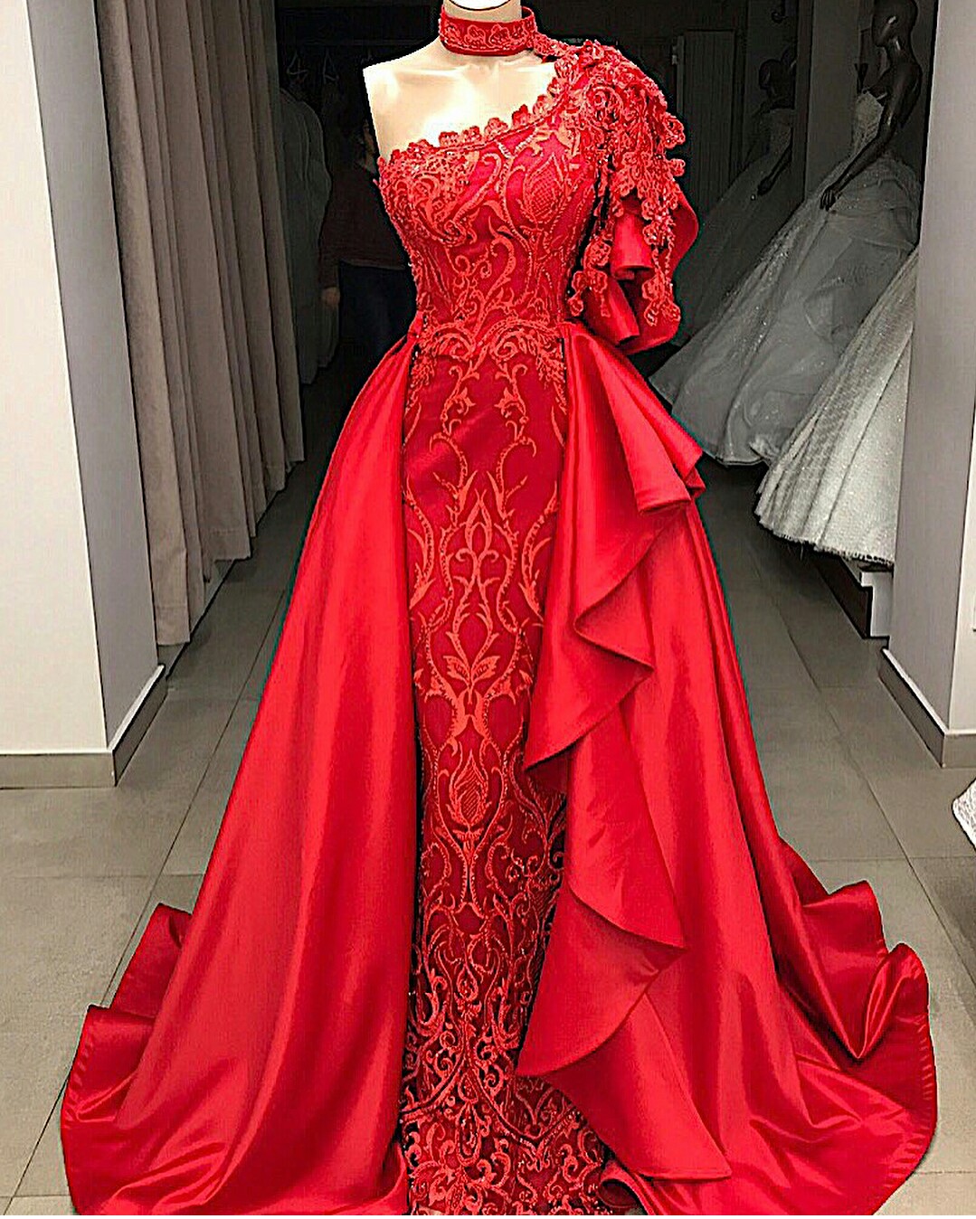 Halter Mermaid Party Dresses With Detachable Train Sleeveless Appliqued Beaded Evening Dress Ruffle Sweep Train Custom Made Party Gown