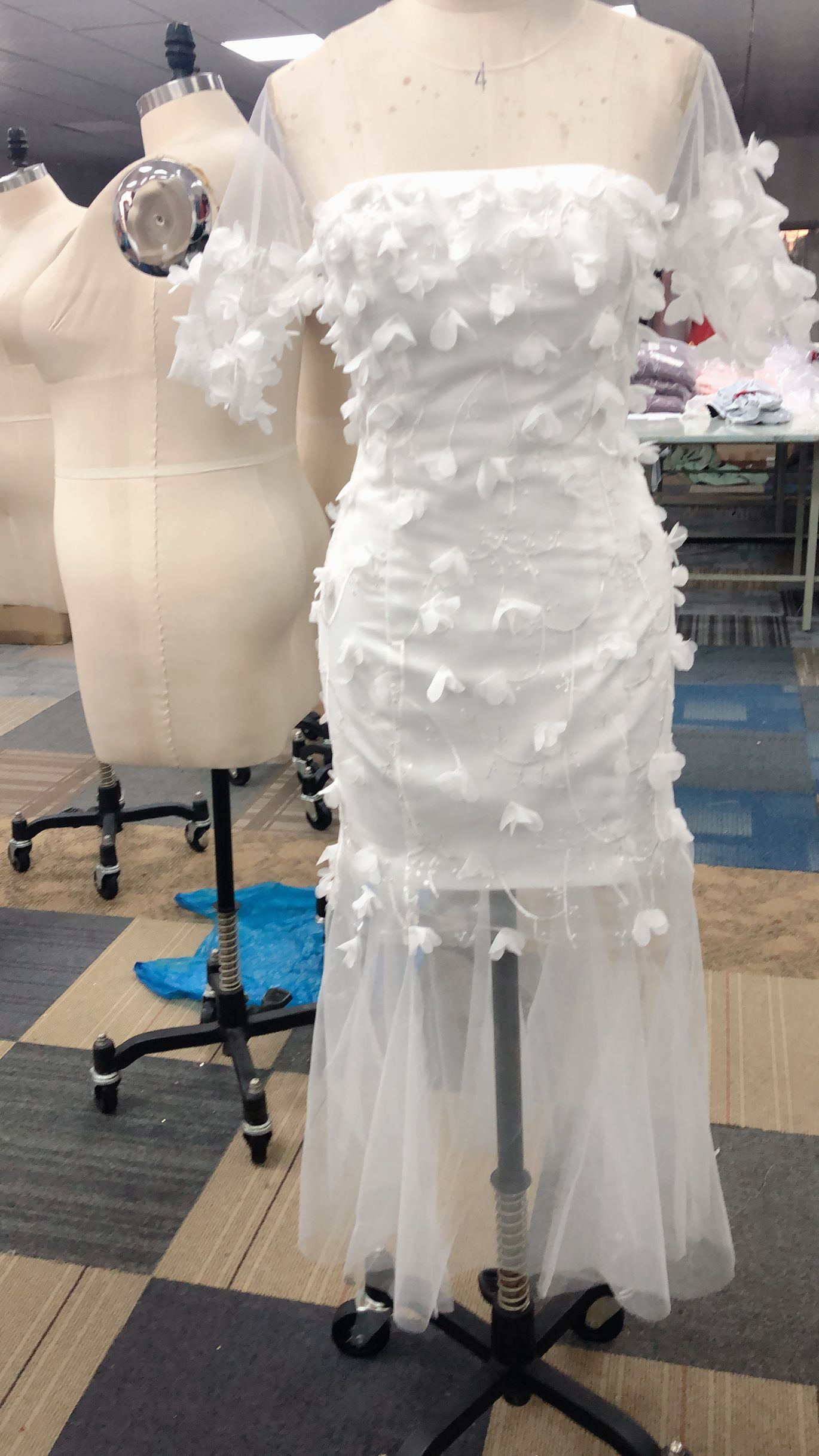 Elegant Off the Shoulder Wedding Evening Gowns with Lace Flowers Tea-length Robe De Soiree Cheap Hot Cocktail Club Bridal Party Gowns