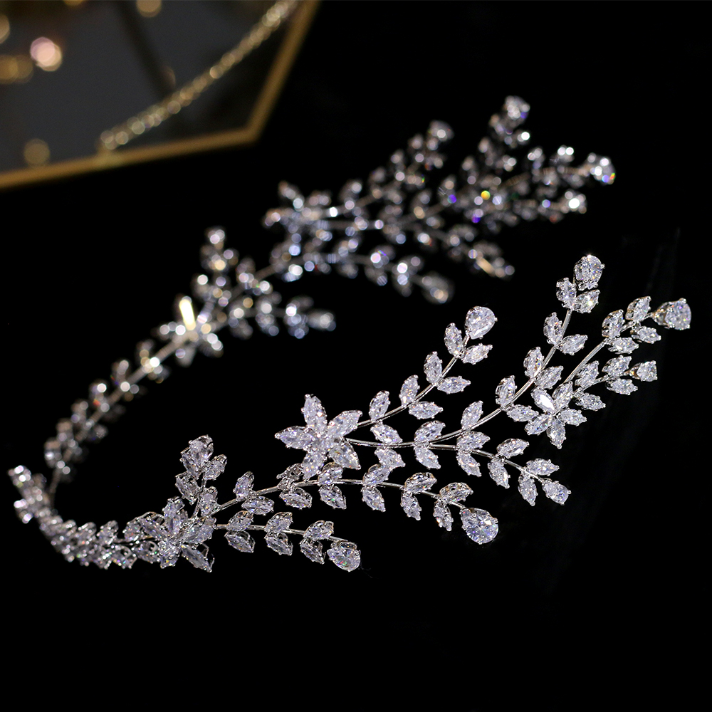 New design zirconia silver headdress fashion bride headband Tiara wedding tiara Crown Bride Hair Wedding Hair Accessories
New design zirconia silver headdress fashion bride headband Tiara wedding tiara Crown Bride Hair Wedding Hair Accessories