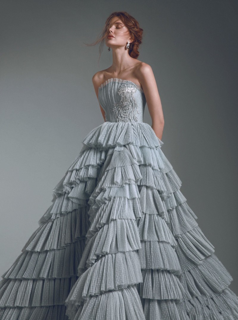 Modest Elegant A Line Evening Prom Dresses Strapless Sleeveless Tiered Party Dresses Lace Applique Sequins Sweep Train robes de soirée