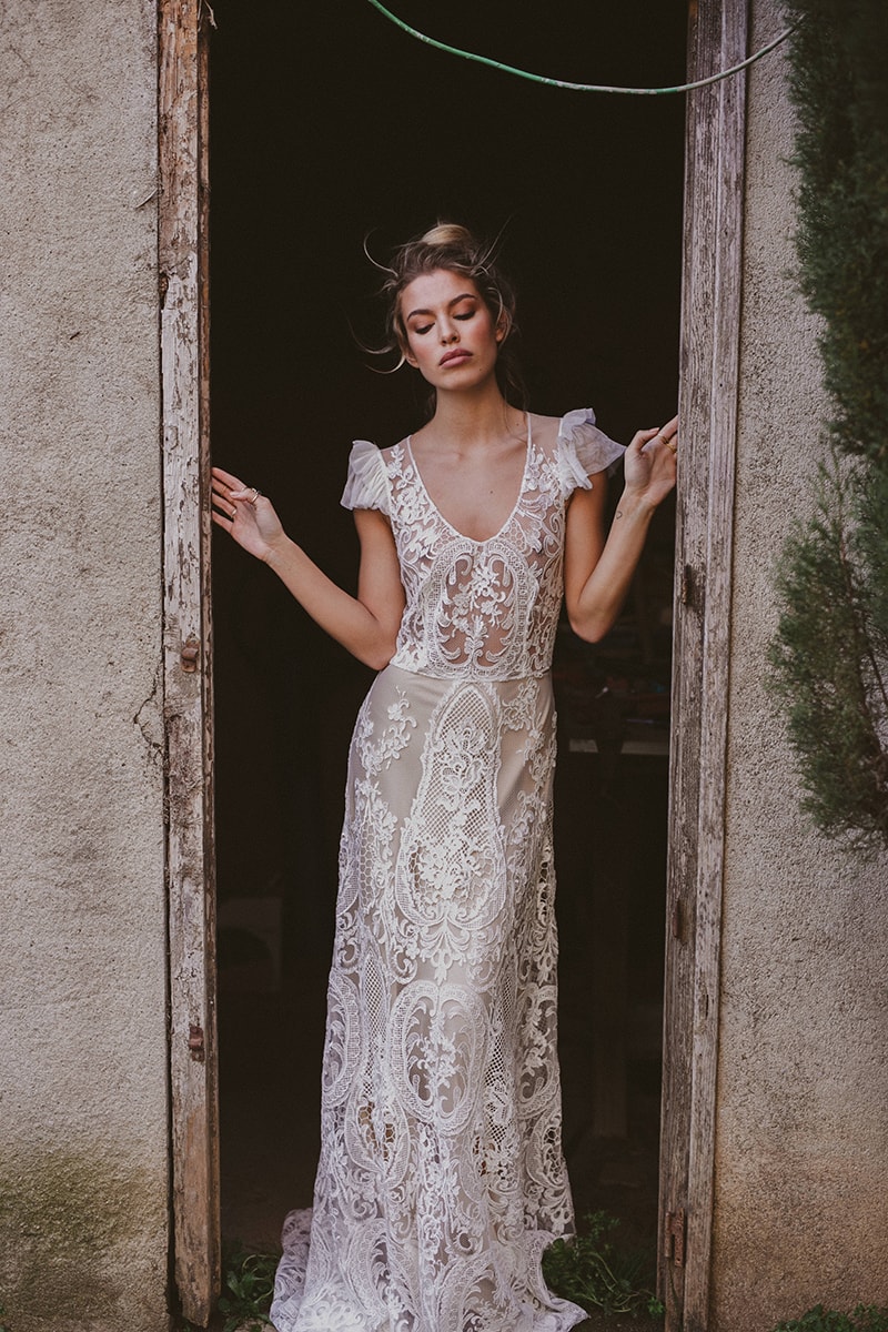 Country Mermaid Wedding Dresses V Neck Sweep Train Cap Sleeve Appliqued Lace Bridal Gowns Custom Made Plus Size Vestidos De Novia