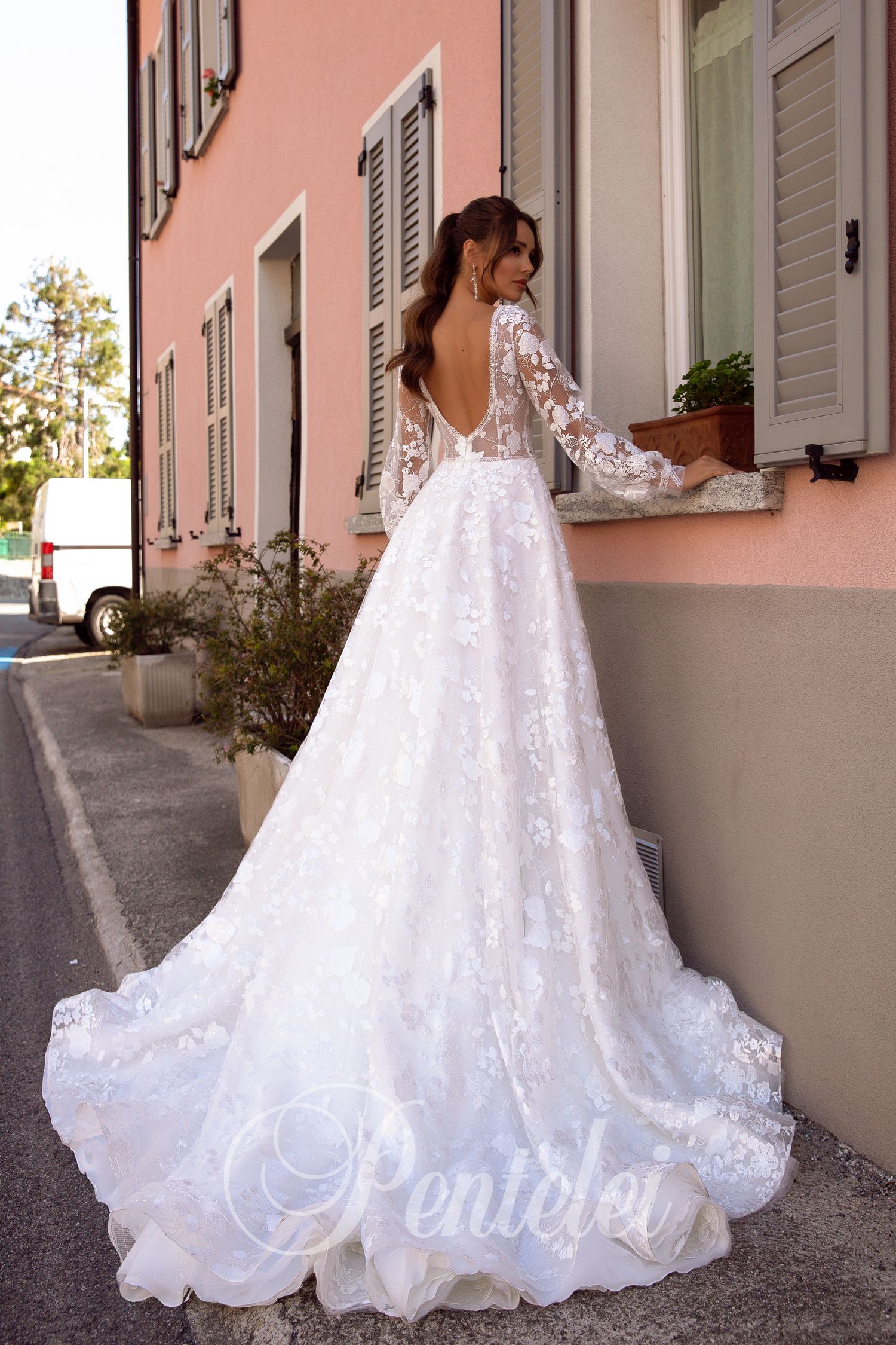 2020 Long Sleeve Wedding Dresses Deep V Neck A Line Appliqued Lace High Side Split Wedding Dress Sweep Train Custom Made Vestidos De Novia