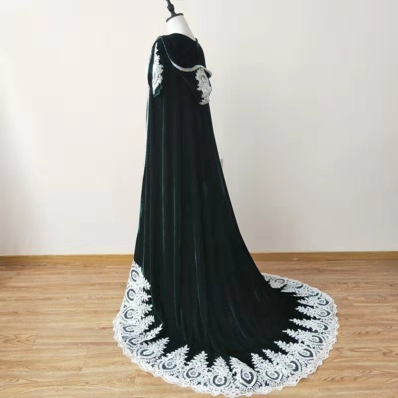 cheap Hunter Green Velvet Wedding Cloak 2020 Wood Hood Lace Applique Long Bridal Cape Bolero Wrap Wedding Accessories